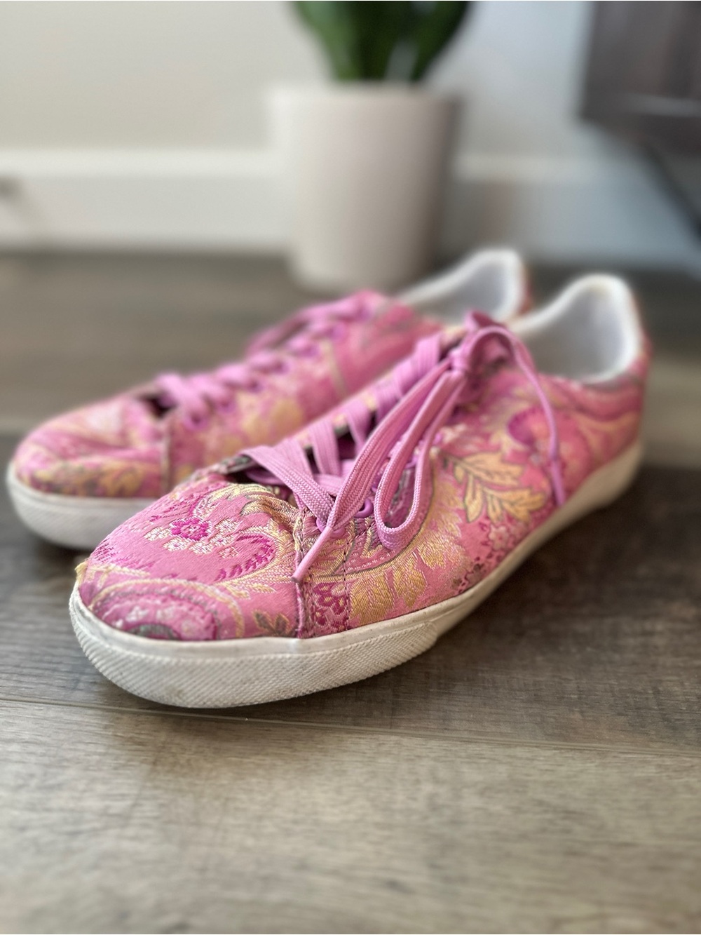 Women's Pink Paisley embroidered Low-Top Sneakers